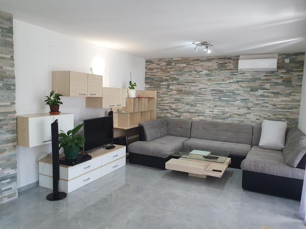 Apartmani Veronika Novalja Kültér fotó