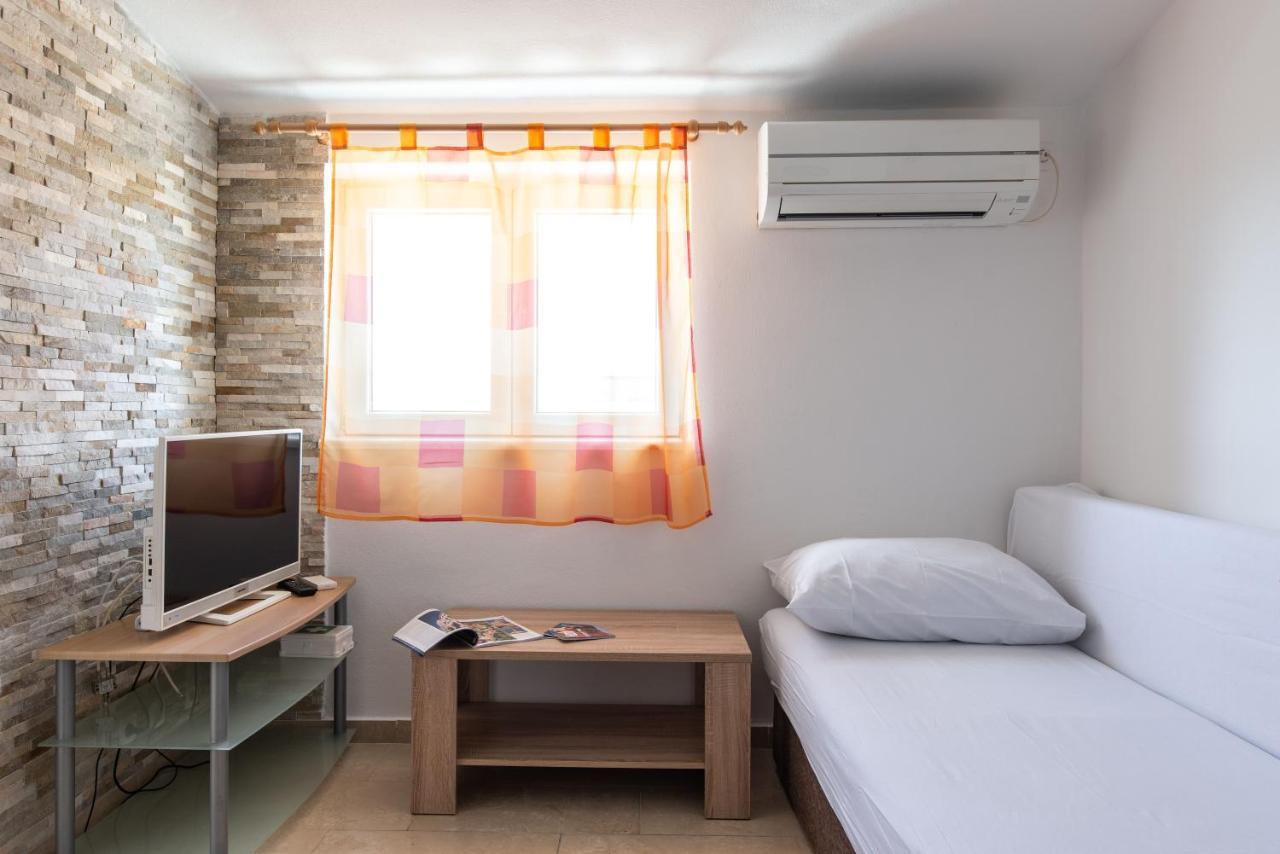 Apartmani Veronika Novalja Kültér fotó